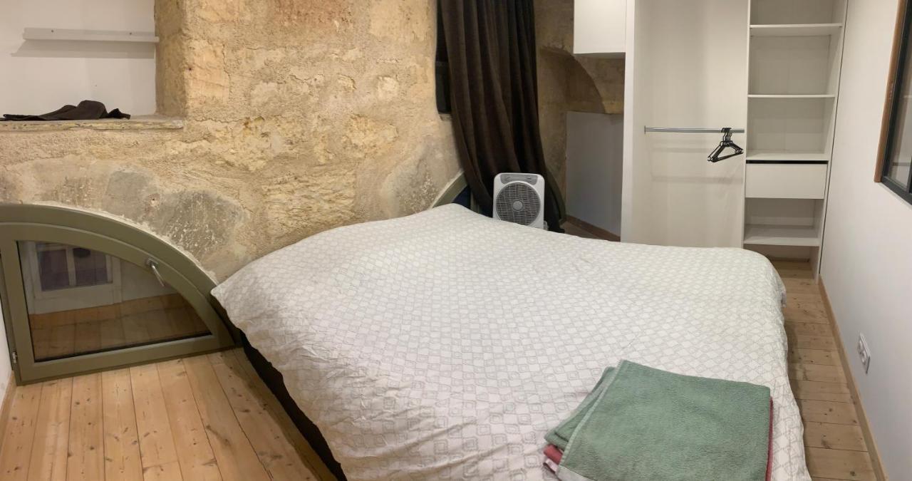 Chambre Avec Salle De Bain Et Cuisine Privee Centre Ville Historique Avec Climatisation Et Patio Bordeaux Eksteriør bilde