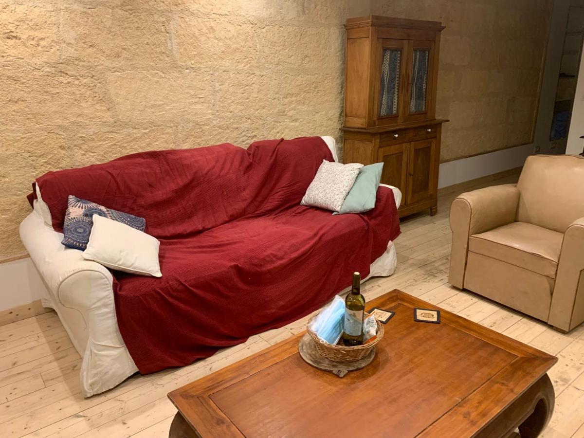 Chambre Avec Salle De Bain Et Cuisine Privee Centre Ville Historique Avec Climatisation Et Patio Bordeaux Eksteriør bilde