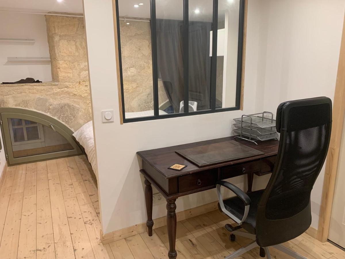 Chambre Avec Salle De Bain Et Cuisine Privee Centre Ville Historique Avec Climatisation Et Patio Bordeaux Eksteriør bilde